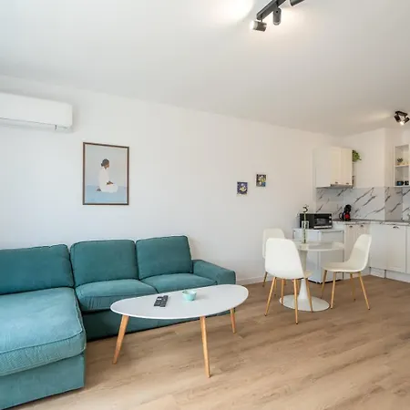 Cozy Modern With Stunning View! דירה סופיה