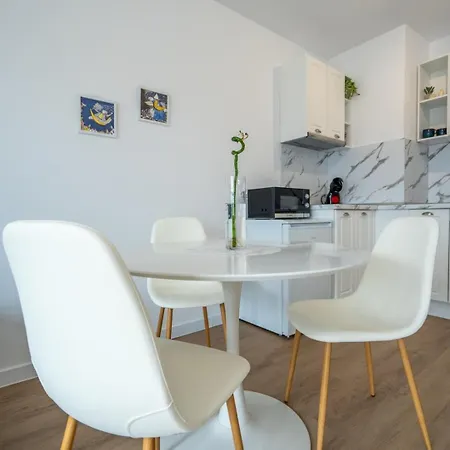 Cozy Modern With Stunning View! Sofia
