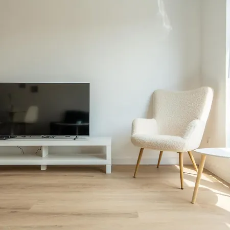 דירה Cozy Modern With Stunning View! *