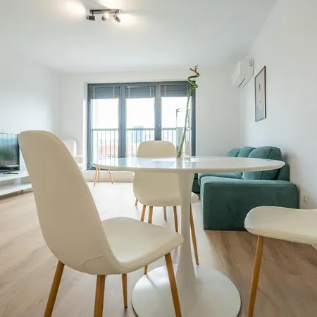 Cozy Modern With Stunning View! Sofia