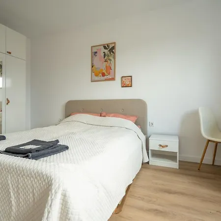 דירה Cozy Modern With Stunning View!