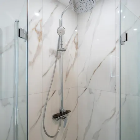 Cozy Modern With Stunning View! Sofia