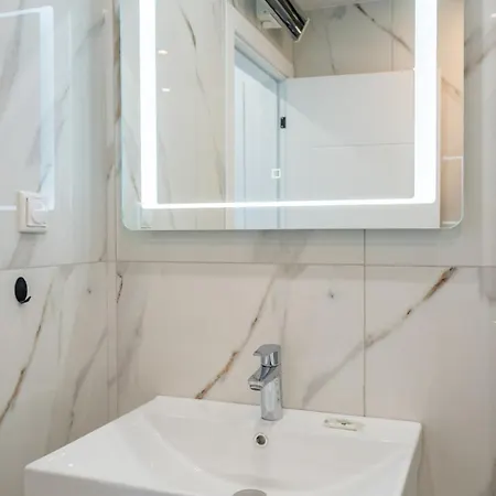 דירה Cozy Modern With Stunning View!